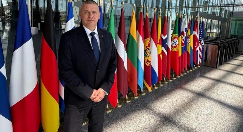 A Tisza elvette a polgármesterek költségtérítését, a honvédség csúcsvezetői viszont korlátlanul használhatják a sofőrös szolgálati autót