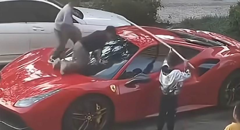 Csúszdának nézték a 163 milliós Ferrarit: per lett a vége