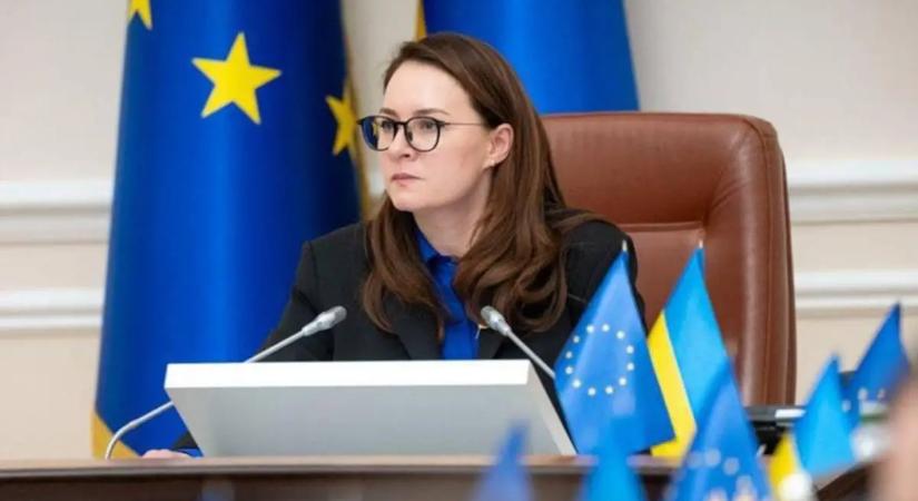 Emelné a kormány a járási állami adminisztrációk dolgozóinak fizetését Ukrajnában