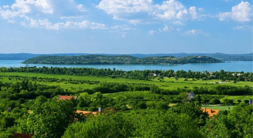 Számos ingyenes kulturális program várja a látogatókat a Balatonnál