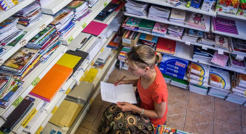 Hintalovon: Sok rászoruló gyerek kimarad az iskolakezdési támogatásból