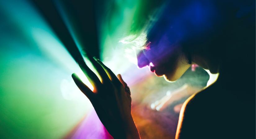 Különös illúziók lepik el Pécset: a világhírű művész előtt tiszteleg idén a Fényfesztivál  Fotók