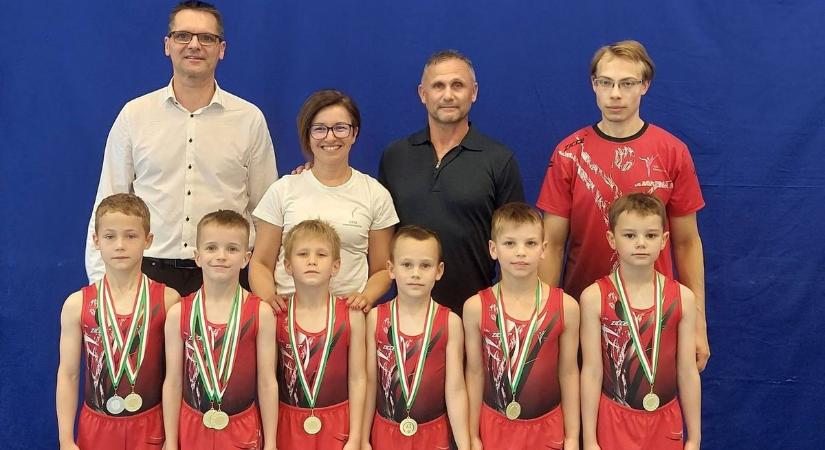 Óriási meglepetés: egy legenda jelent meg, és adta át az érmeket a mai utódoknak