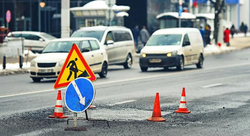 Hetekre lezárják az Árpád hídon a teljes külső sávot