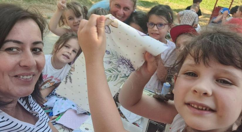 Varrógépet vitt a kaposvári óvodába a Tündérkeresztanyu