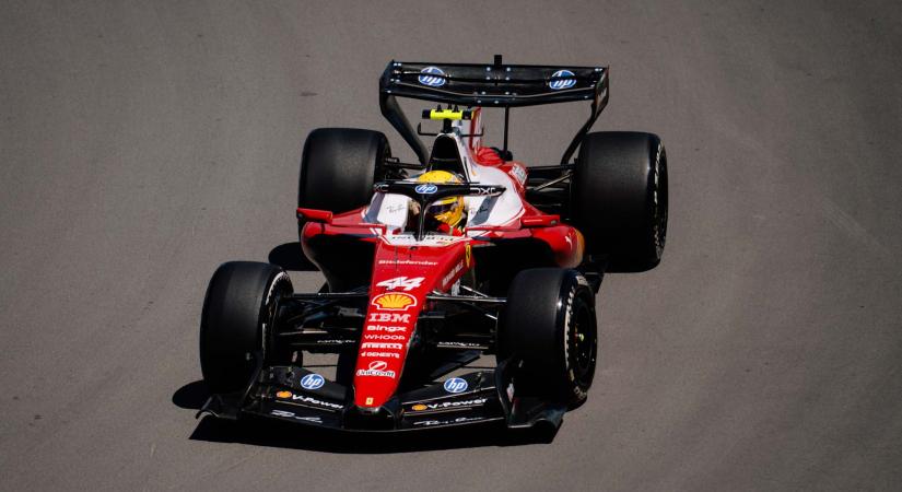 Hamilton az élen a Brit Nagydíj nyitóedzésén