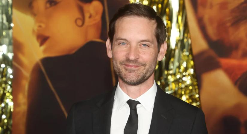 Kompromittáló fotó látott napvilágot! Tobey Maguire Ice Spice-szal csókolózott egy buliban