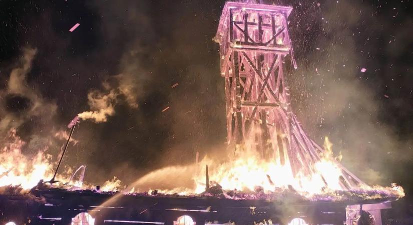 Leégett egy 350 éves templom Pusztafentősön