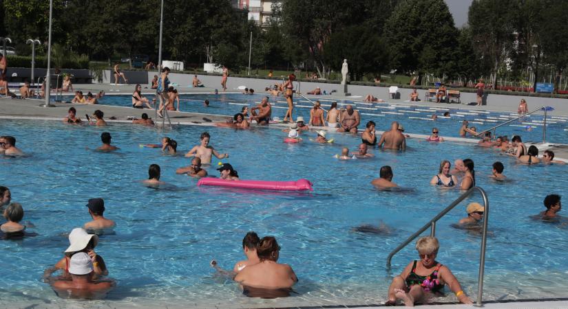 Élet-halál harc egy baranyai strandon: elmerült egy fürdőző, mentőhelikopter is érkezett