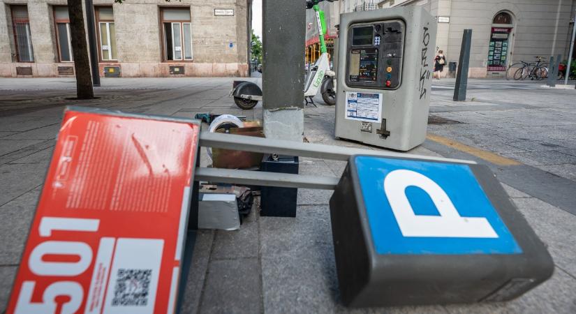 Sorra tűnnek el a parkolóórák – körkép arról, mivel szembesülhetnek az autósok az egyes kerületekben