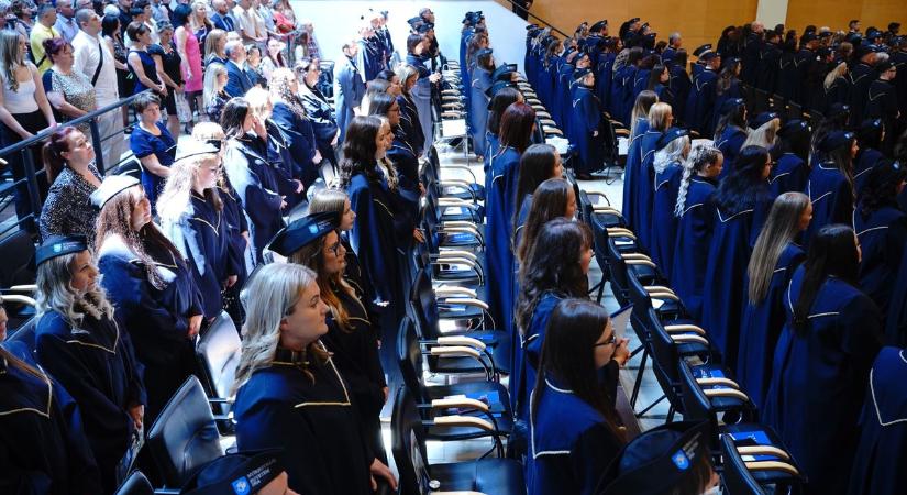 Történelmi pillanat: diplomaosztó a Nyíregyházi Egyetemen (fotókkal)