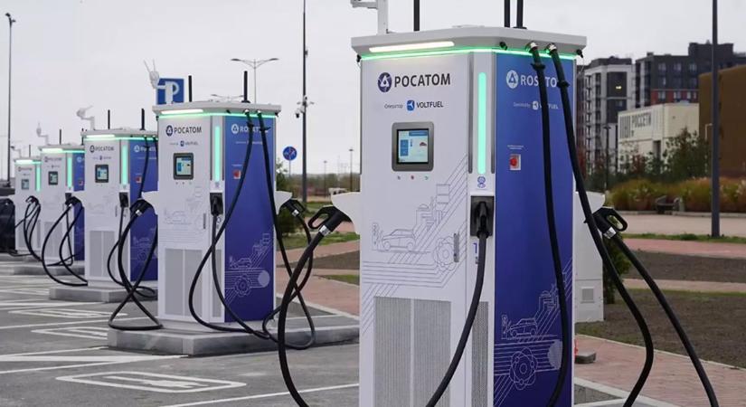 Az oroszok rácuppantak az elektromos kínai autókra, mert így próbálják elkerülni az ukrán támadások miatti üzemanyagválságot