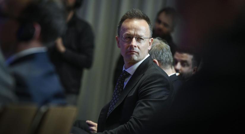 Négy év alatt 4,8 milliárd (!) forintba kerültek Szijjártó Péter magánrepülőgépes útjai, vizsgálják a büntetőjogi felelősség kérdését is