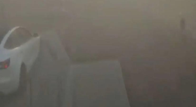 Porvihar csapott le az M1-esre, alig láttak valamit a sofőrök – videó