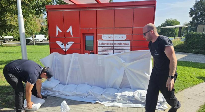 Létrejött Magyarország legnagyobb csomagautomata-hálózata, változik a csomagfeladás és a fizetés