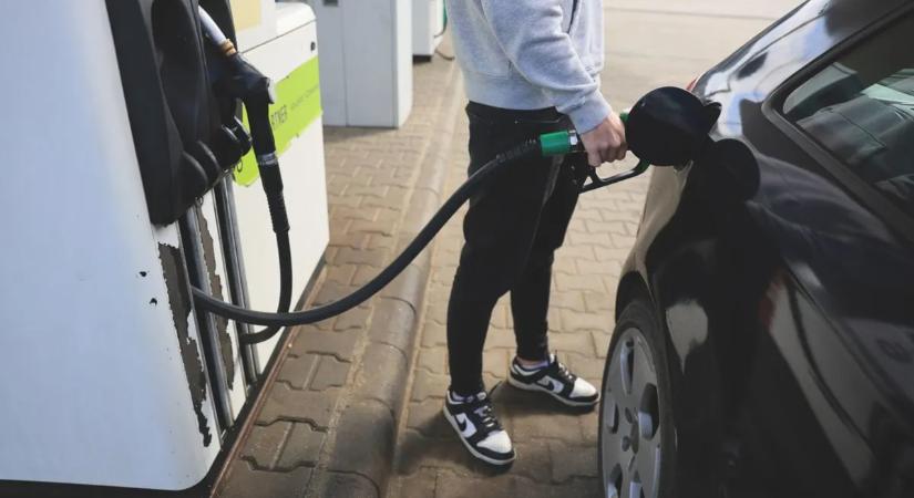 Szabad a benzinár, újra a totemoszlopokra szegeződnek a tekintetek