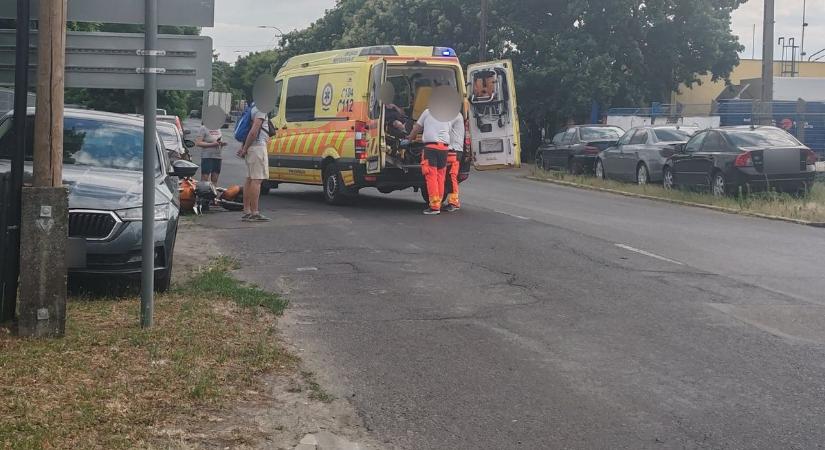 Súlyos baleset Debrecenben, motoros és autó ütközött  fotókkal!