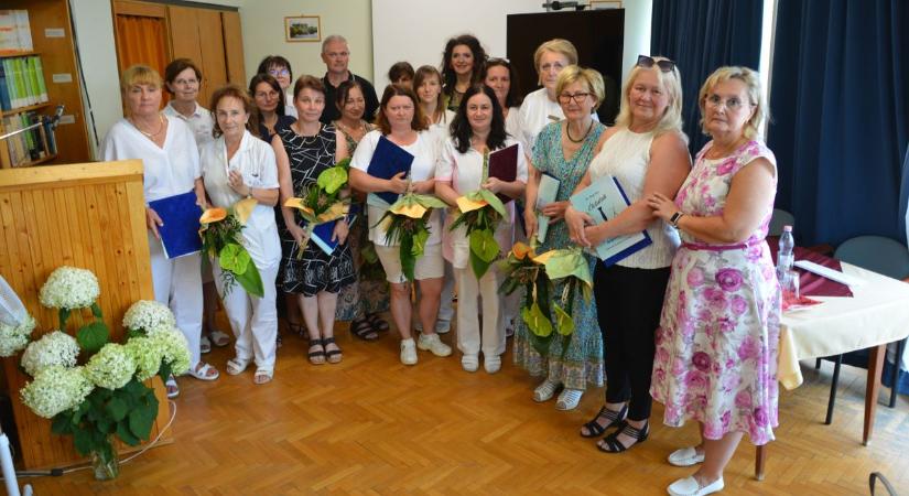 Semmelweis-nap: emléktábla-avatás és elismerések a Szolnoki MÁV Kórházban