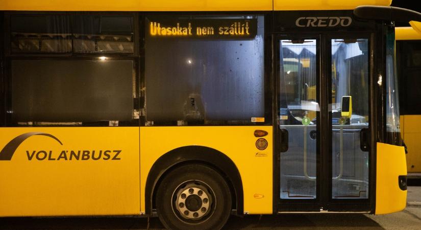 Megszólalt a Volánbusz: ezért nem vette fel a 13 éves lányt a busz a 40 fokos hőségben