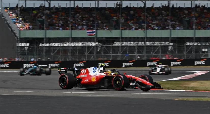 Lewis Hamilton keményen üzent a mezőnynek a Forma-1-es Brit Nagydíj szabadedzésén