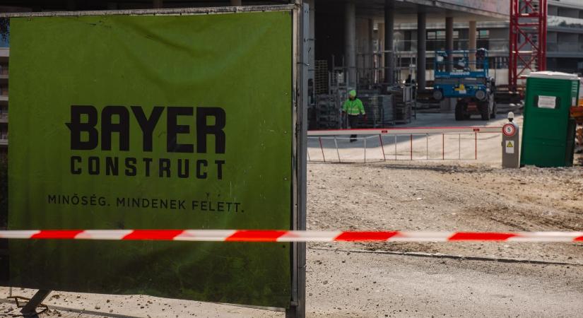 Szellemváros lett a zuglói Bayer-negyed, Magyar Péter kormánya leállította az állami cégek és hivatalok költözését