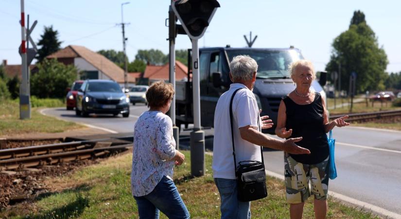 Életveszélyes csapda a síneken: Kaposújlakon botorkálnak a síneken