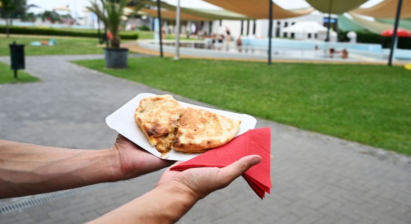 Kipróbáltuk az interneten leszólt strandbüfét: tényleg nem lehet jól lakni a Véső úti lepénnyel?