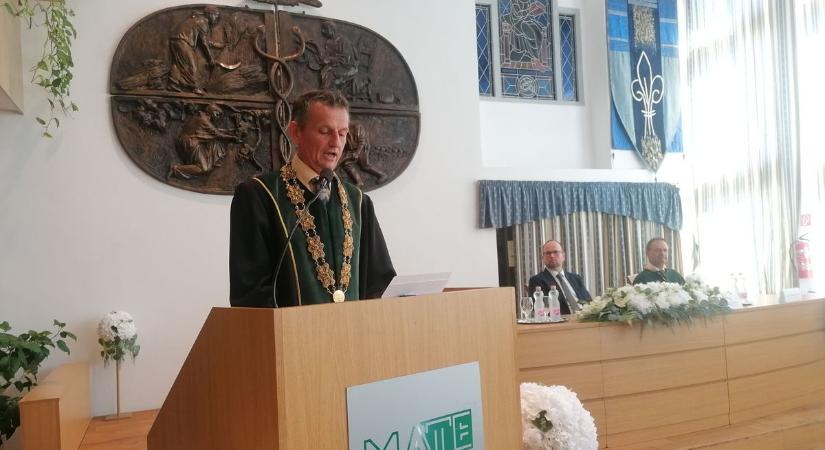 Diplomával a kezükben búcsúztak a gyöngyösi campus hallgatói a diákélettől