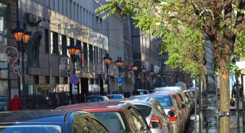 Durván nő a parkolás díja, ha ilyen autót használsz: mindenkinél többet kell majd fizetned