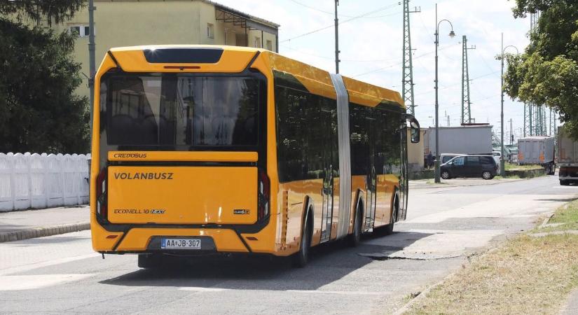 Nem állt meg a buszsofőr, másfél órát sétált a 40 fokban egy 13 éves lány Debrecenben  reagált a Volánbusz!