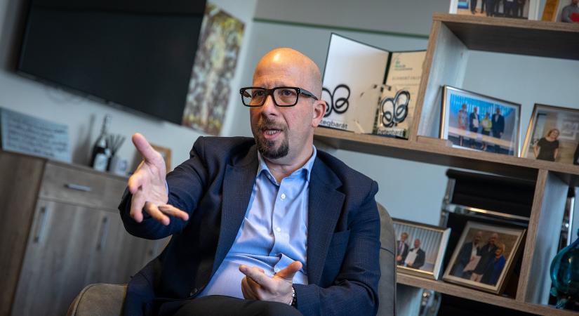 Eltűnt Damoklész kardja a Doktor24 feje fölül