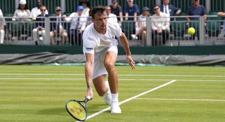 Az első szett még szoros volt, utána érvényesült a papírforma: Fucsovics kiesett Wimbledonban