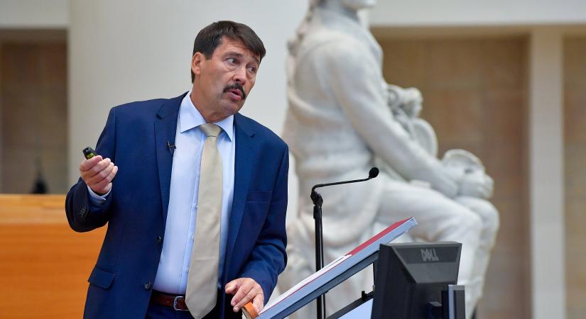 Magyar Péter Áder Jánosnak: „Ha csöndben maradtál volna, bölcs maradtál volna”