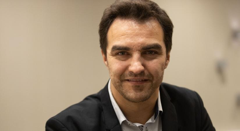 "Iván ezt nehezen fogadta el" - Dolhai Attila őszintén beszélt a színházi igazgatói kinevezés viharairól