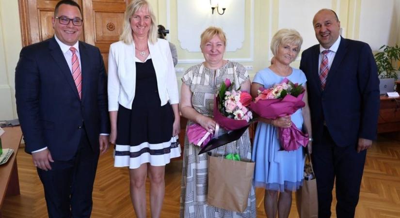 Ők kísérik végig az élet legfontosabb állomásait: kitüntetéseket adtak át Komáromban