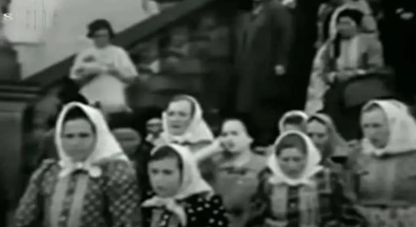 Egy 1937-es fotó bizonyítja az időutazás létezését: egy nő valami „jövőbeli” dolgot hord
