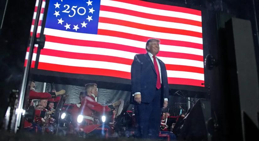 Világrekordra törő tűzijáték, eltérített dollármilliók és egy igazán hosszú beszéd – Trump magára szabta az USA 250. születésnapját