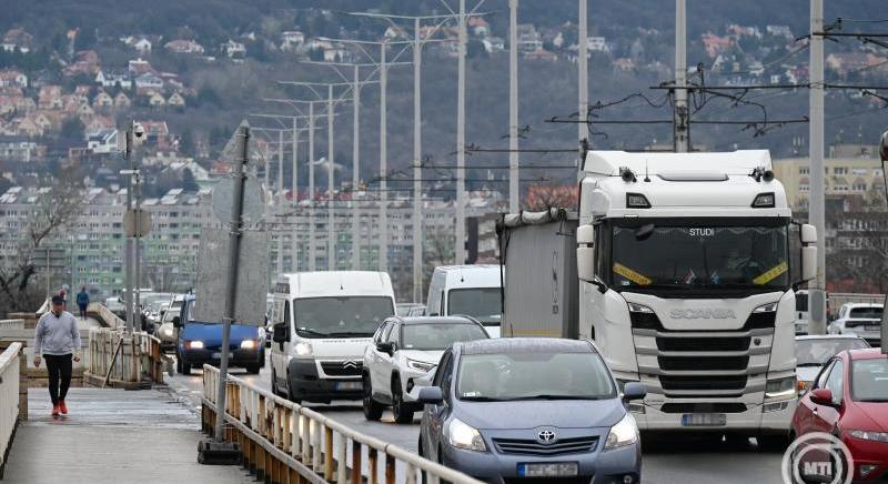 13,3 százalékkal több új autót helyeztek forgalomba az idei első fél évben