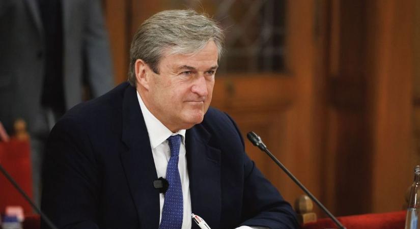 Mit érdemel az a destruktív elem, aki a tiltott esti időszakban energiafaló streamelésre buzdít?