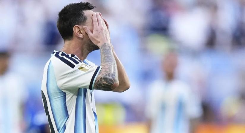 Mi történt Lionel Messivel? Brutálisan fejbe rúgták az argentinok szupersztárját – fotó