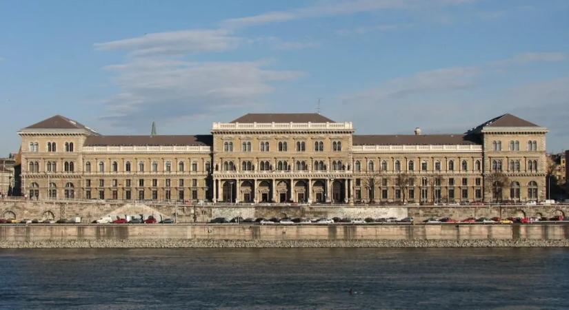 Nyílt pályázaton választanának új kuratóriumi tagokat az alapítványi egyetemekhez
