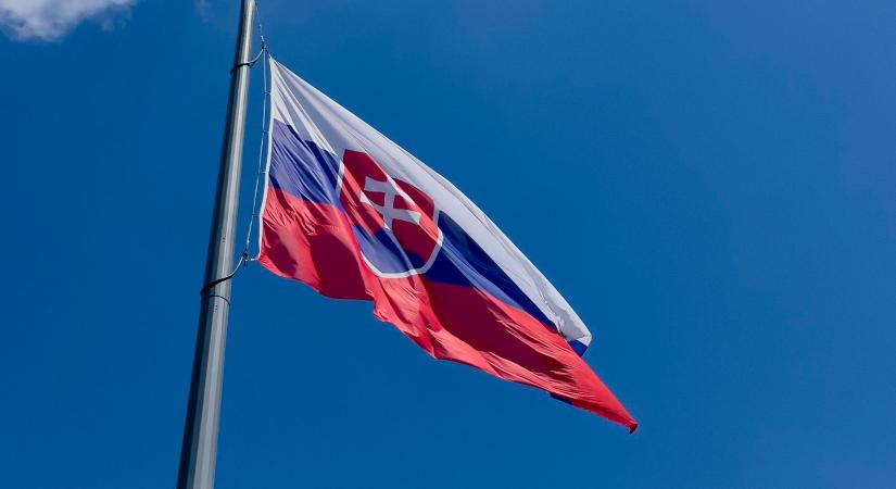 A szomszédban már Magyar Péter nyomdokaiba lépnek