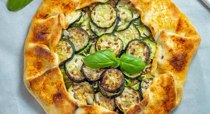Gyors és könnyű cukkinis galette: zöldséges pite vacsorára