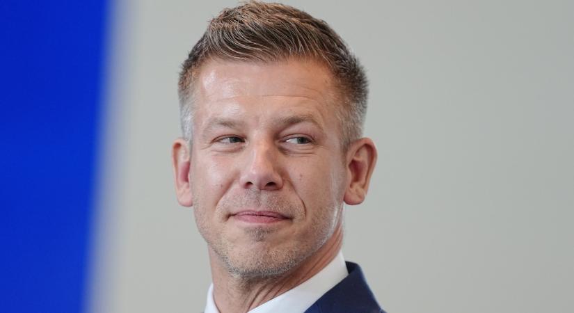 Magyar Pétert választották a legszexibb politikusnak, nők százait bűvölte el