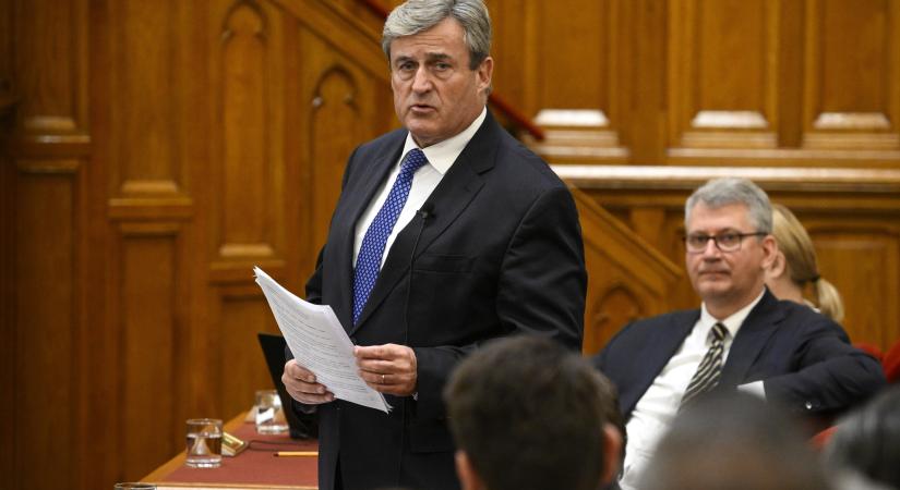 Kapitány István új energetikai programokat hirdetett meg – itt vannak a több száz milliárd forintos pályázatok részletei