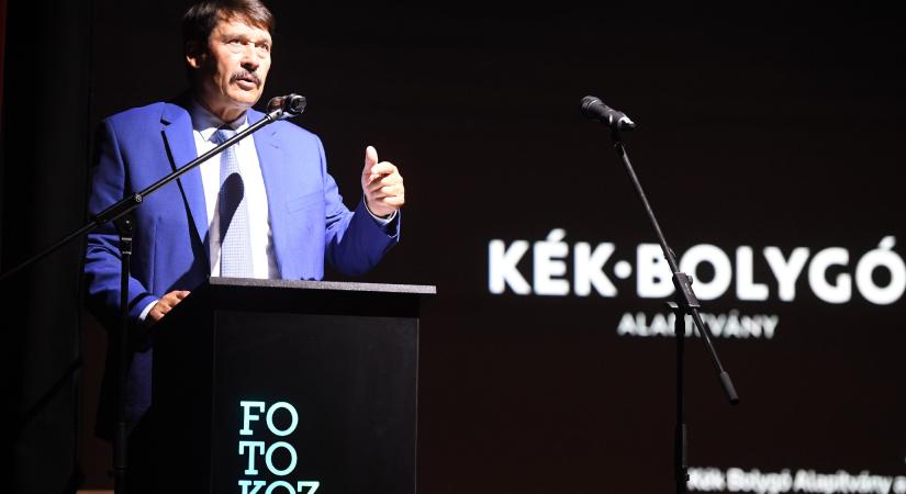 Magyar Péter: Áder János alapítványa eddig 18,3 milliárd forintot kapott