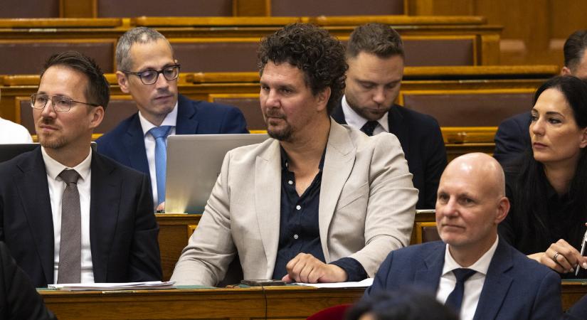 „Nehéz új korszakot nyitni azokkal, akik a lövészárkokat ásták” – üzente a művészeti akadémiás Krasznahorkai-döntés után Nagy Ervin