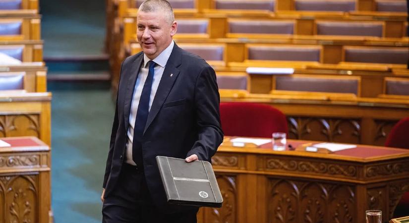 Rendkívüli hőség: megszólalt a honvédelmi miniszter