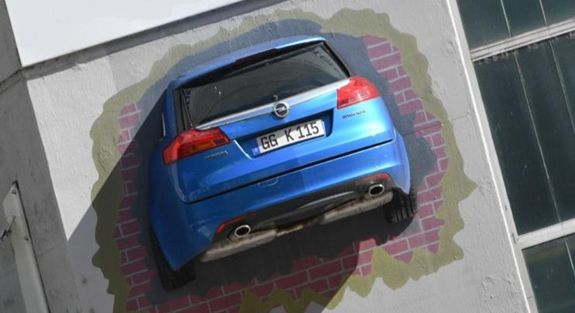 Úgy parkolt egy autós, hogy azonnal hívni kellett a rendészeket