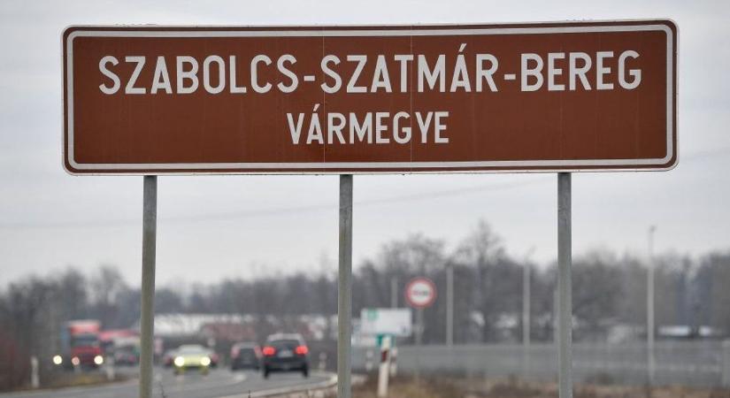 Ezeket a böhöm nagy monstrumokat jogsi nélkül is vezetheted, most rászabadultak a szabolcsi utakra!